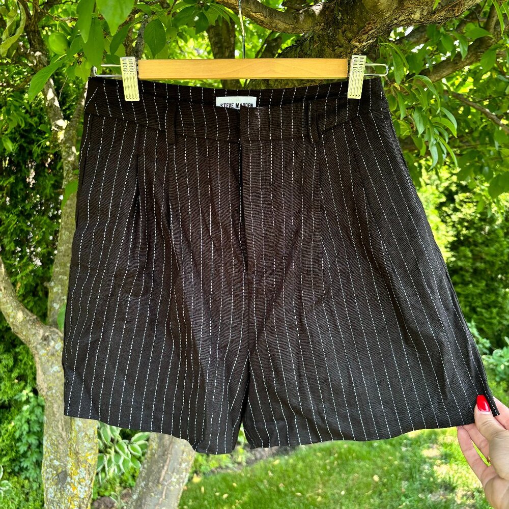 Steve Madden Pinstripe Pleated Shorts – Black/White